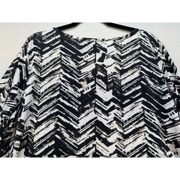 AGB Woman Long Sleeve Top Blouse 3X Black & White Geometric Print Stretchy Casua - Picture 10 of 10